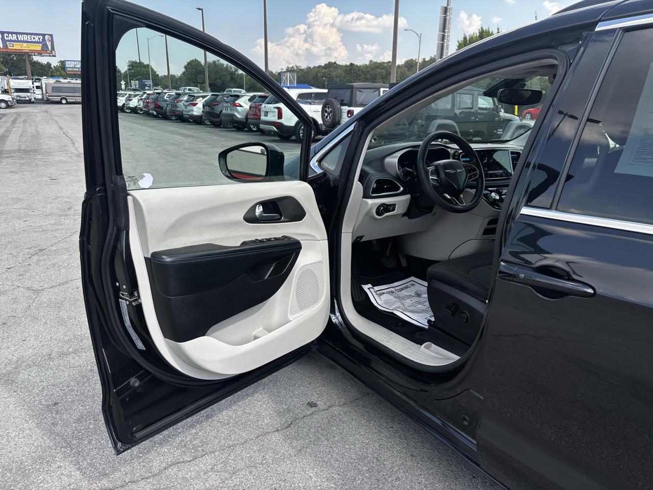 Chrysler Pacifica Touring FWD 2021
