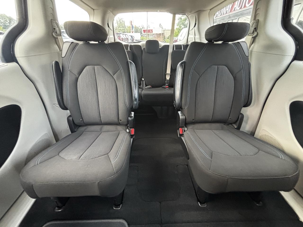 Chrysler Pacifica Touring FWD 2021