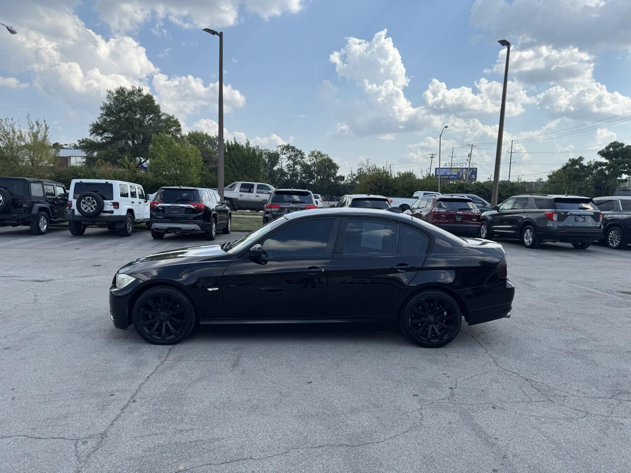 BMW 3 Series 4dr Sdn 328i RWD 2011