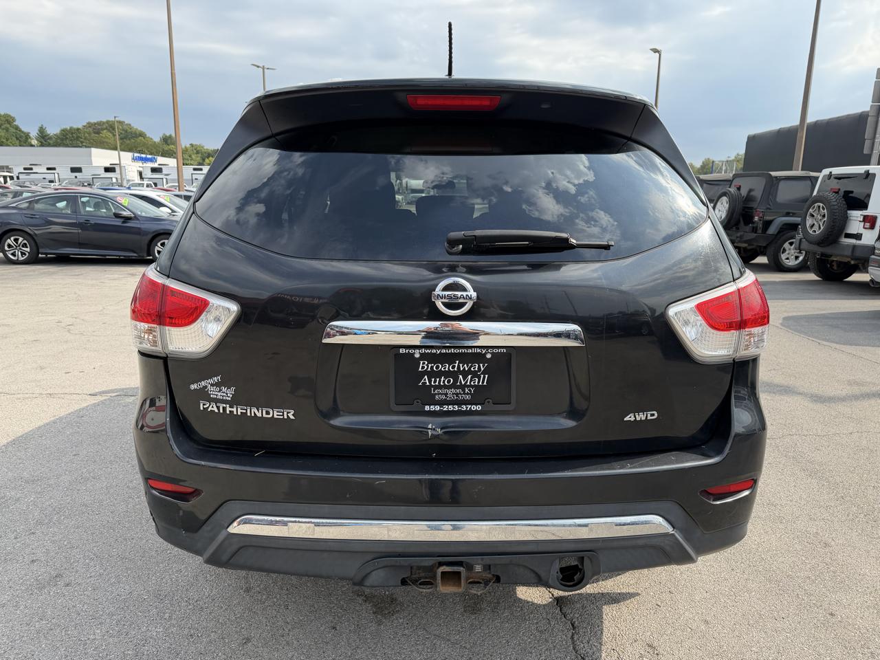 Nissan Pathfinder S 2015