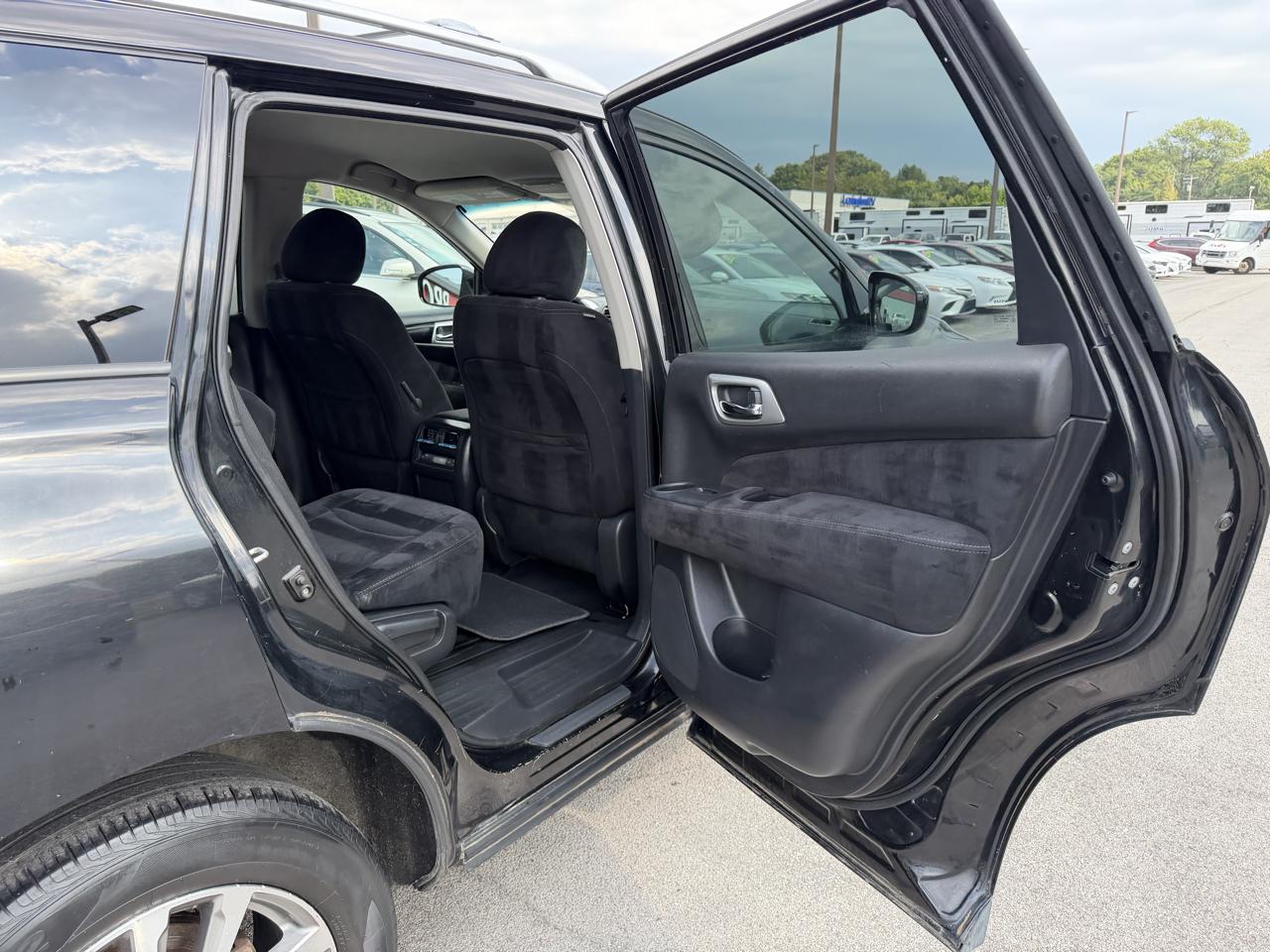 Nissan Pathfinder S 2015