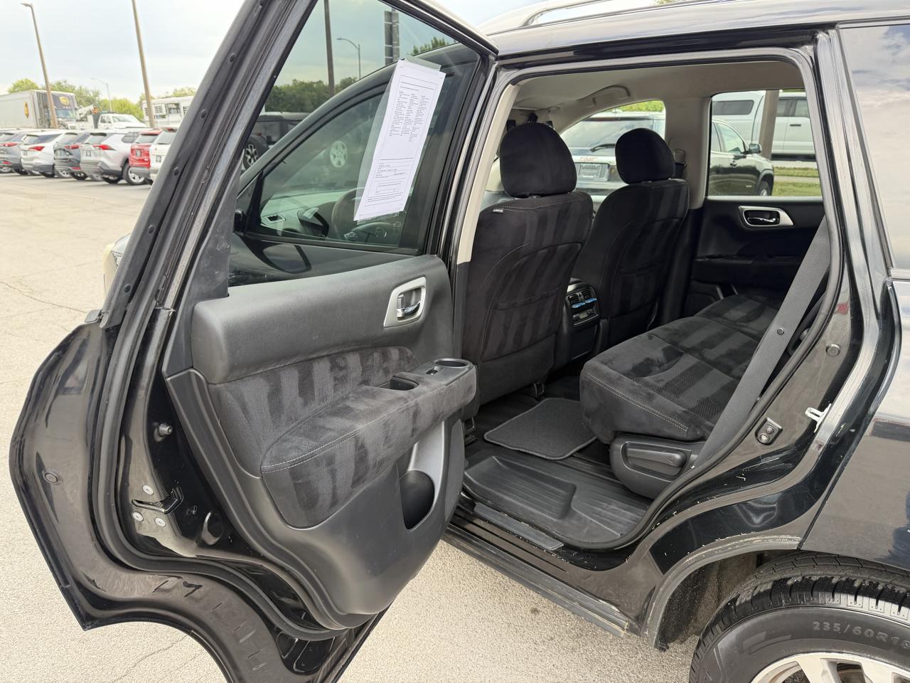 Nissan Pathfinder S 2015