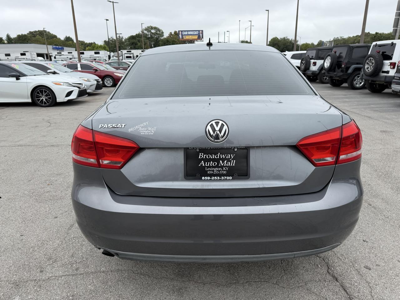 Volkswagen Passat 4dr Sdn 2.5L Auto Wolfsburg Edition 2013