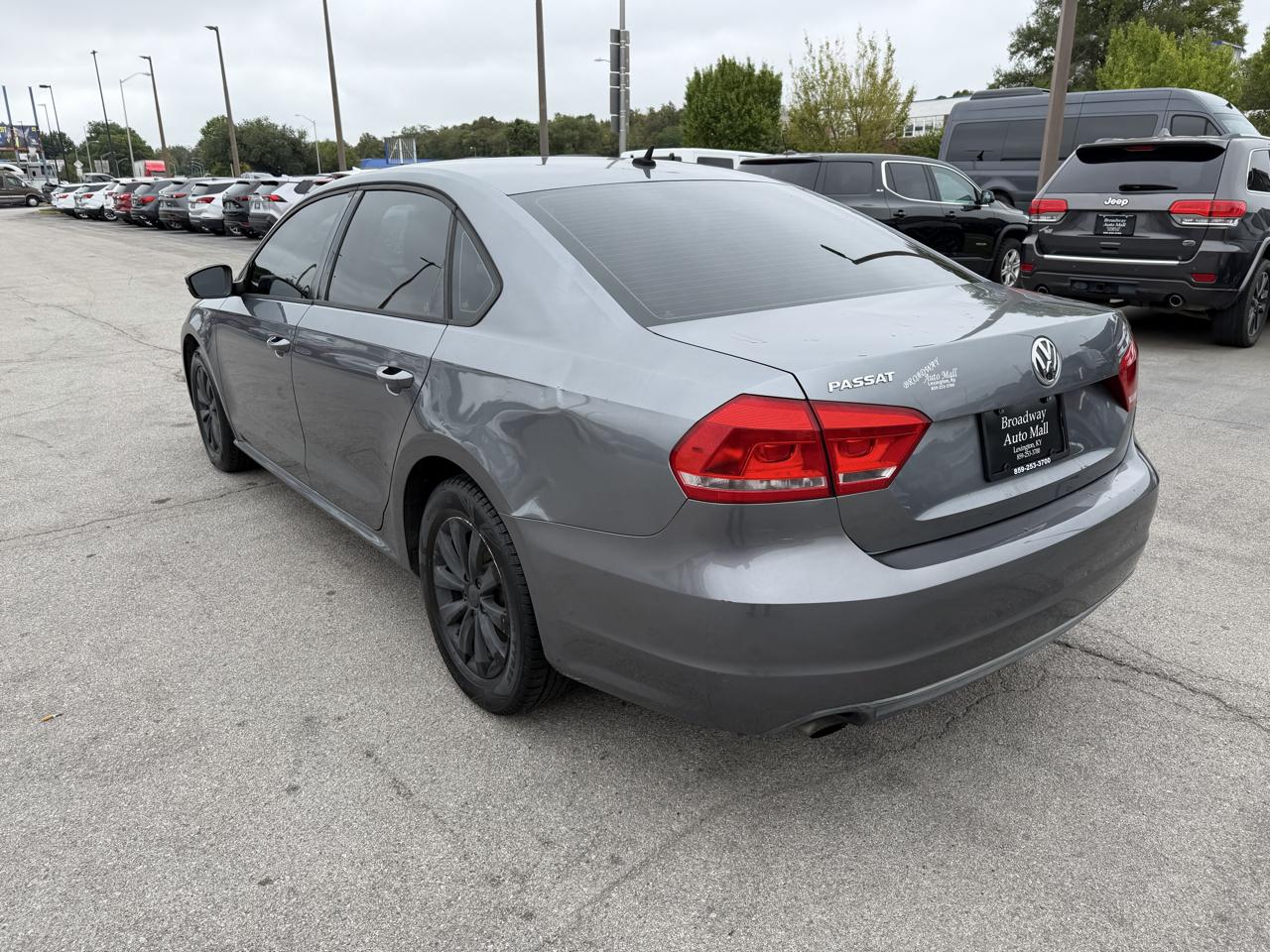Volkswagen Passat 4dr Sdn 2.5L Auto Wolfsburg Edition 2013