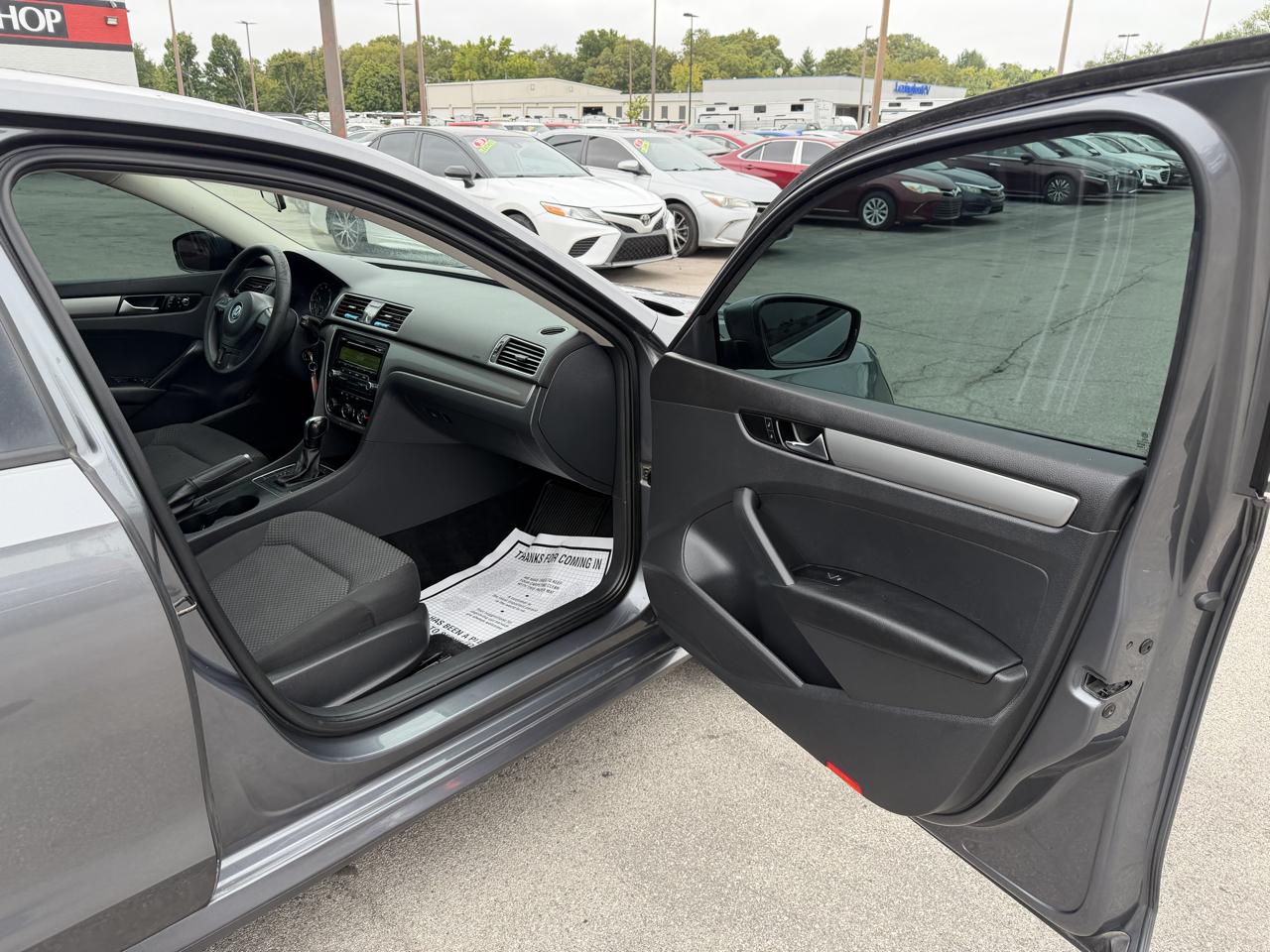 Volkswagen Passat 4dr Sdn 2.5L Auto Wolfsburg Edition 2013