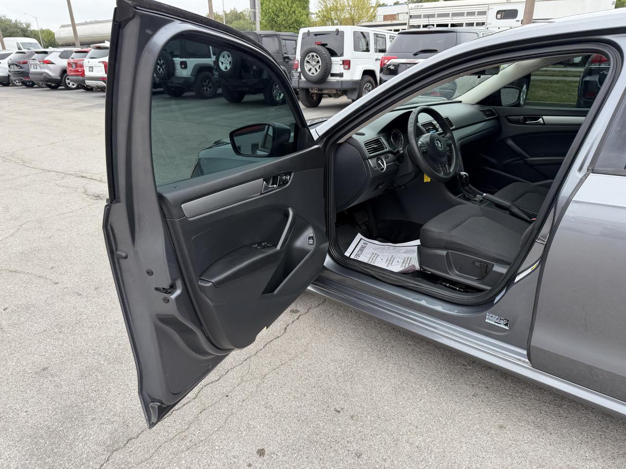 Volkswagen Passat 4dr Sdn 2.5L Auto Wolfsburg Edition 2013