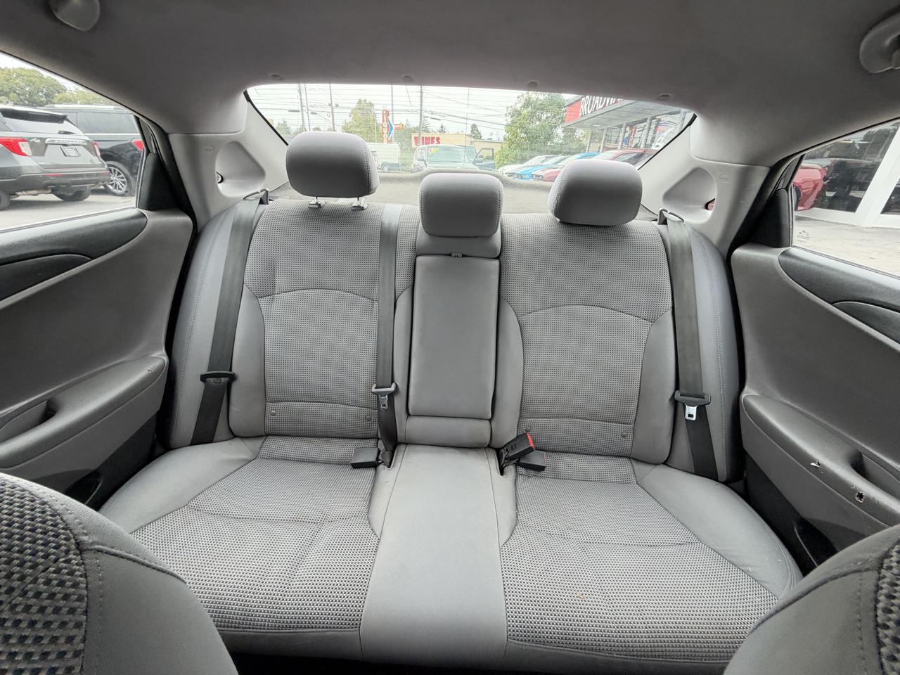 Hyundai Sonata 4dr Sdn 2.4L Auto GLS 2012