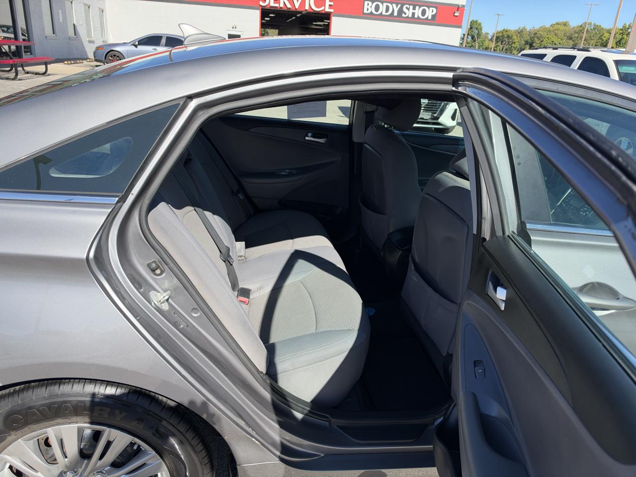 Hyundai Sonata 4dr Sdn 2.4L Auto GLS 2011