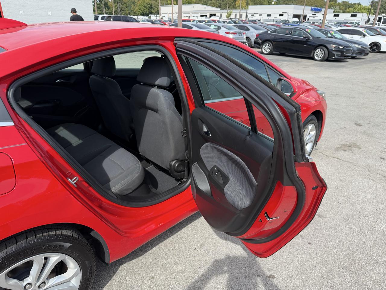Chevrolet Cruze 4dr Sdn LT 2019