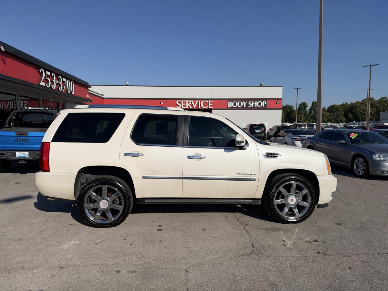 Cadillac Escalade AWD 4dr Premium 2010
