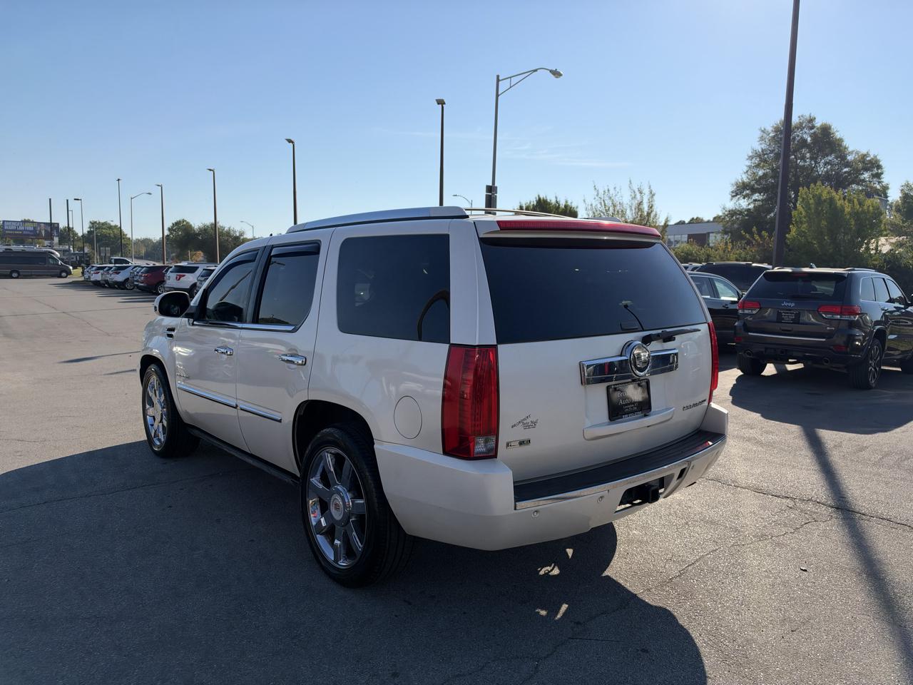Cadillac Escalade AWD 4dr Premium 2010