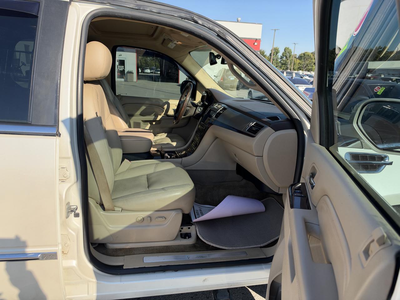 Cadillac Escalade AWD 4dr Premium 2010