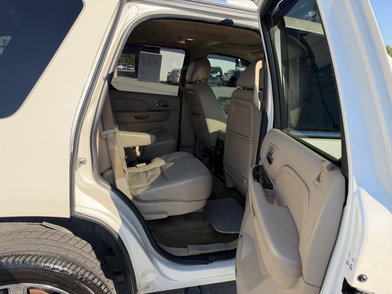 Cadillac Escalade AWD 4dr Premium 2010