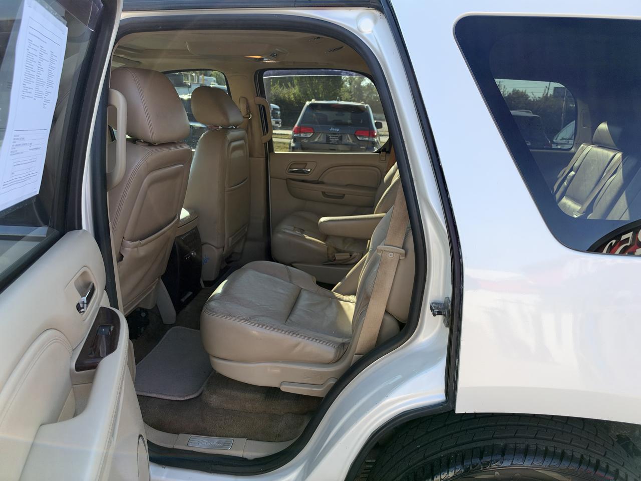 Cadillac Escalade AWD 4dr Premium 2010