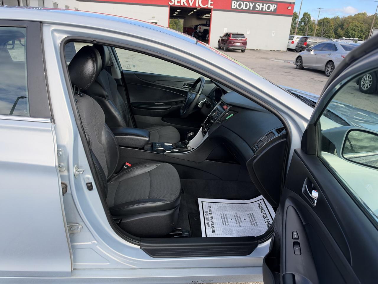 Hyundai Sonata 4dr Sdn 2.4L Auto SE 2013