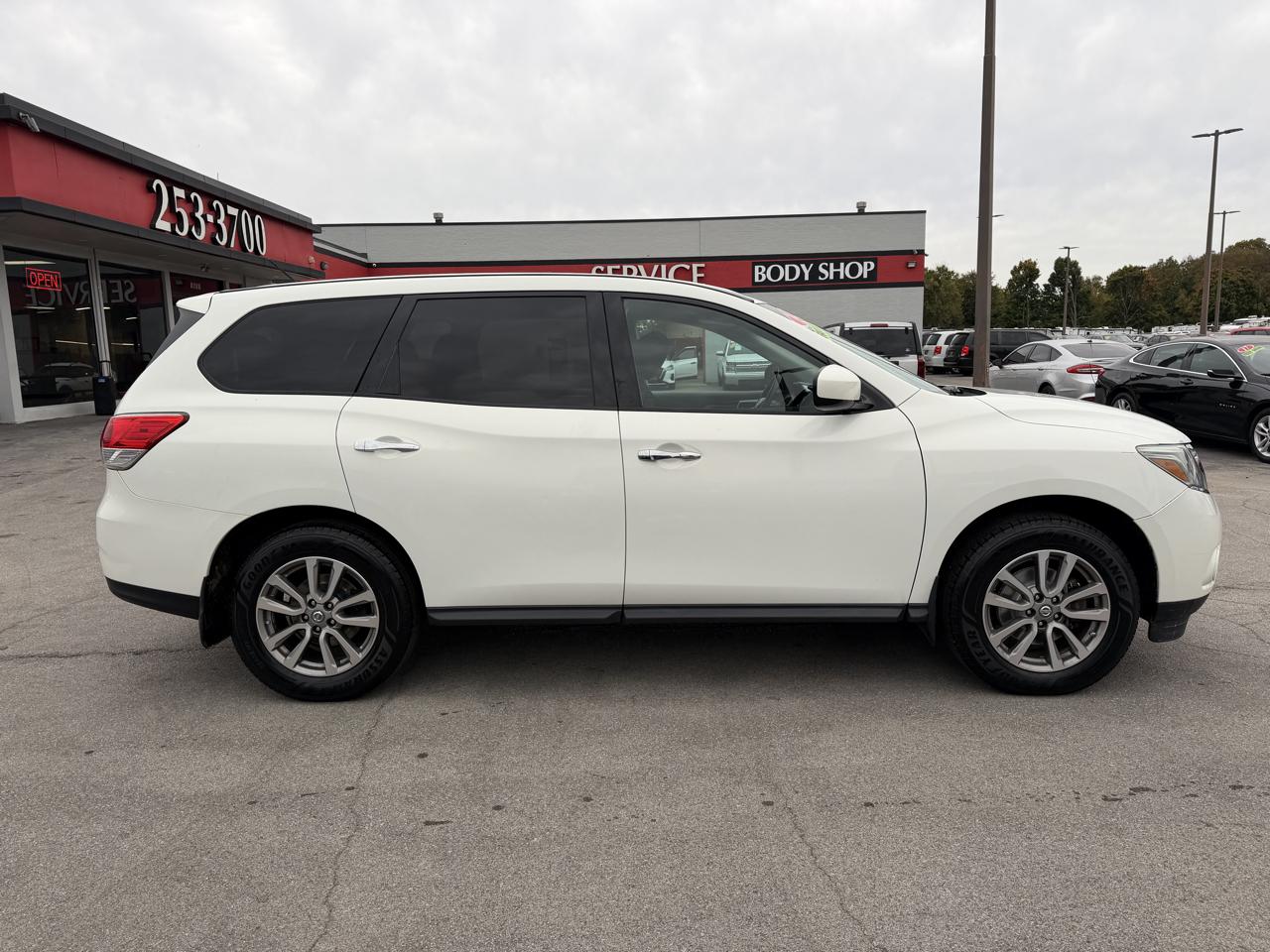 Nissan Pathfinder S 2014