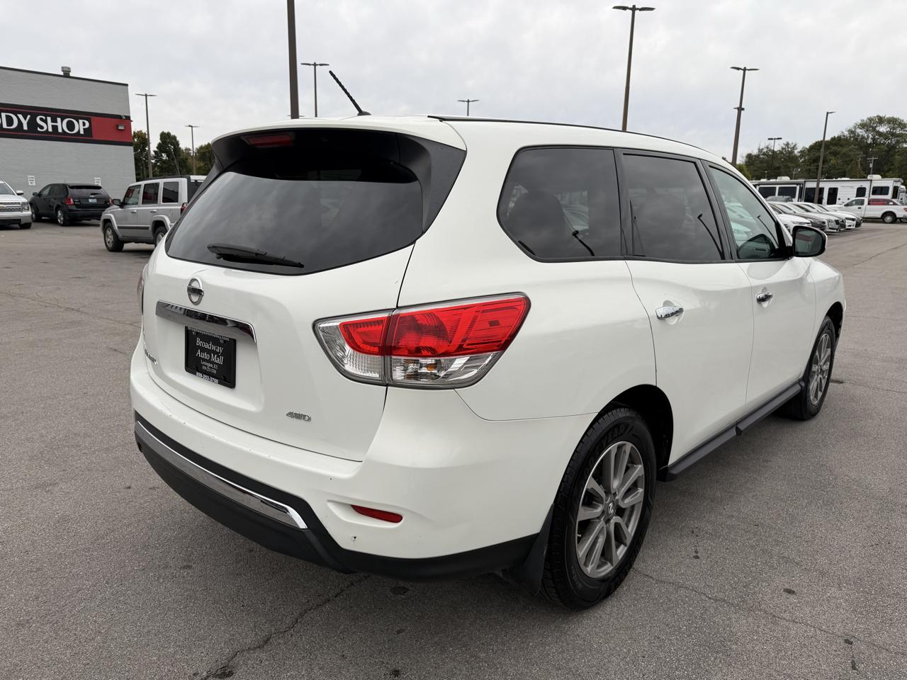 Nissan Pathfinder S 2014