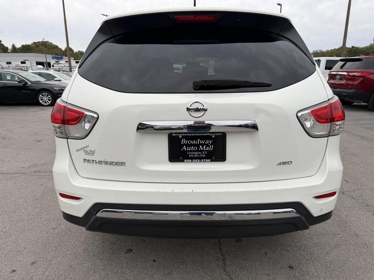 Nissan Pathfinder S 2014
