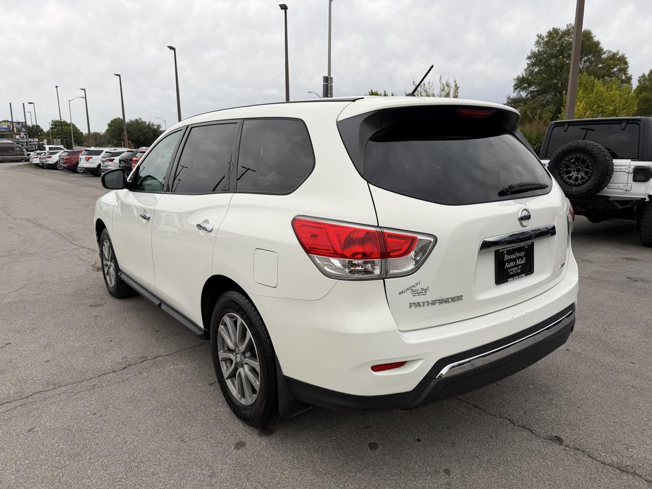 Nissan Pathfinder S 2014