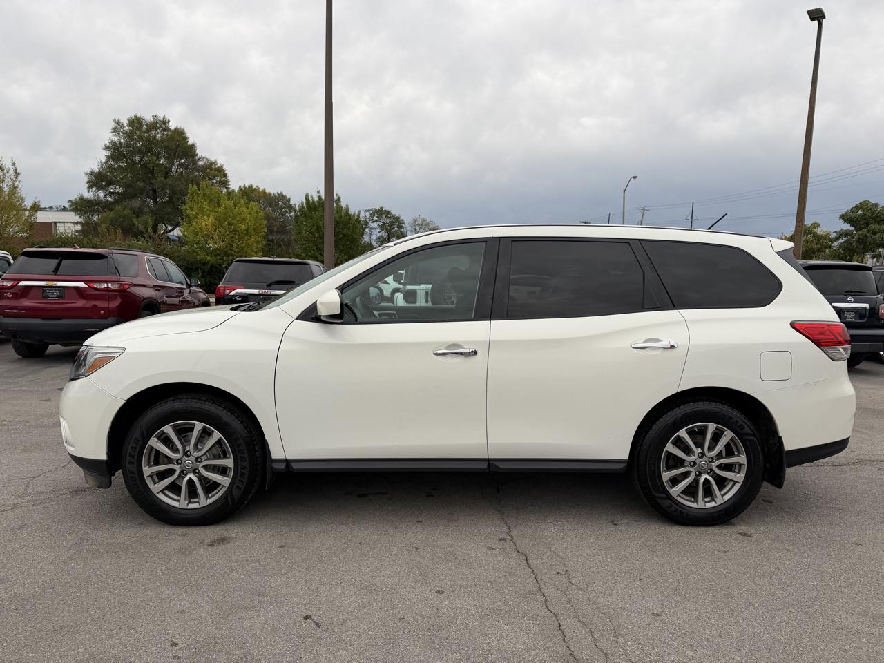 Nissan Pathfinder S 2014