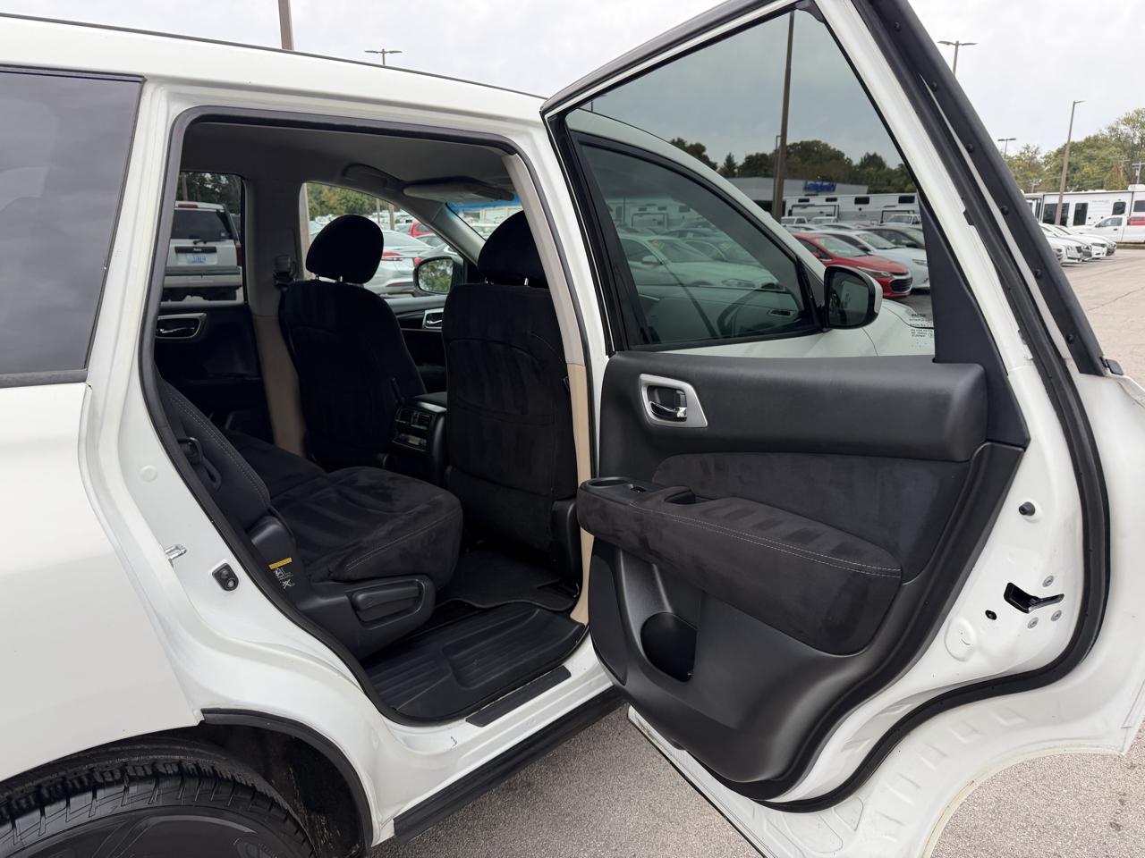 Nissan Pathfinder S 2014