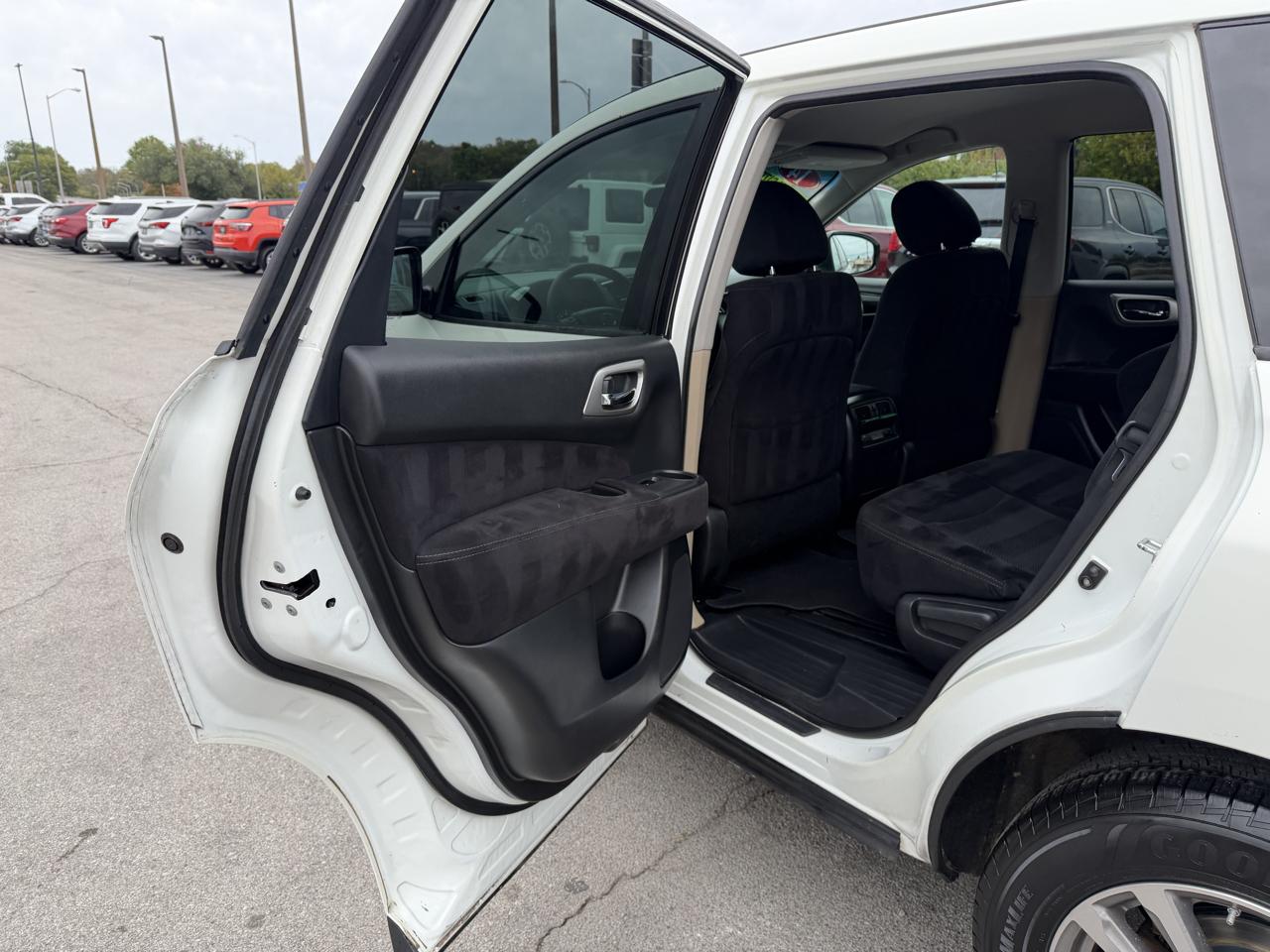 Nissan Pathfinder S 2014