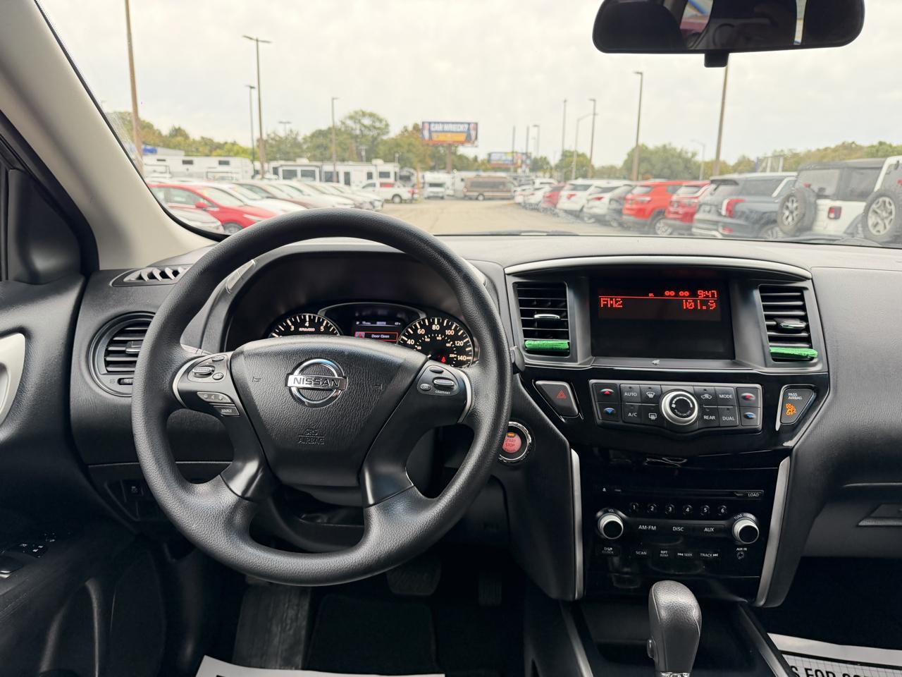 Nissan Pathfinder S 2014