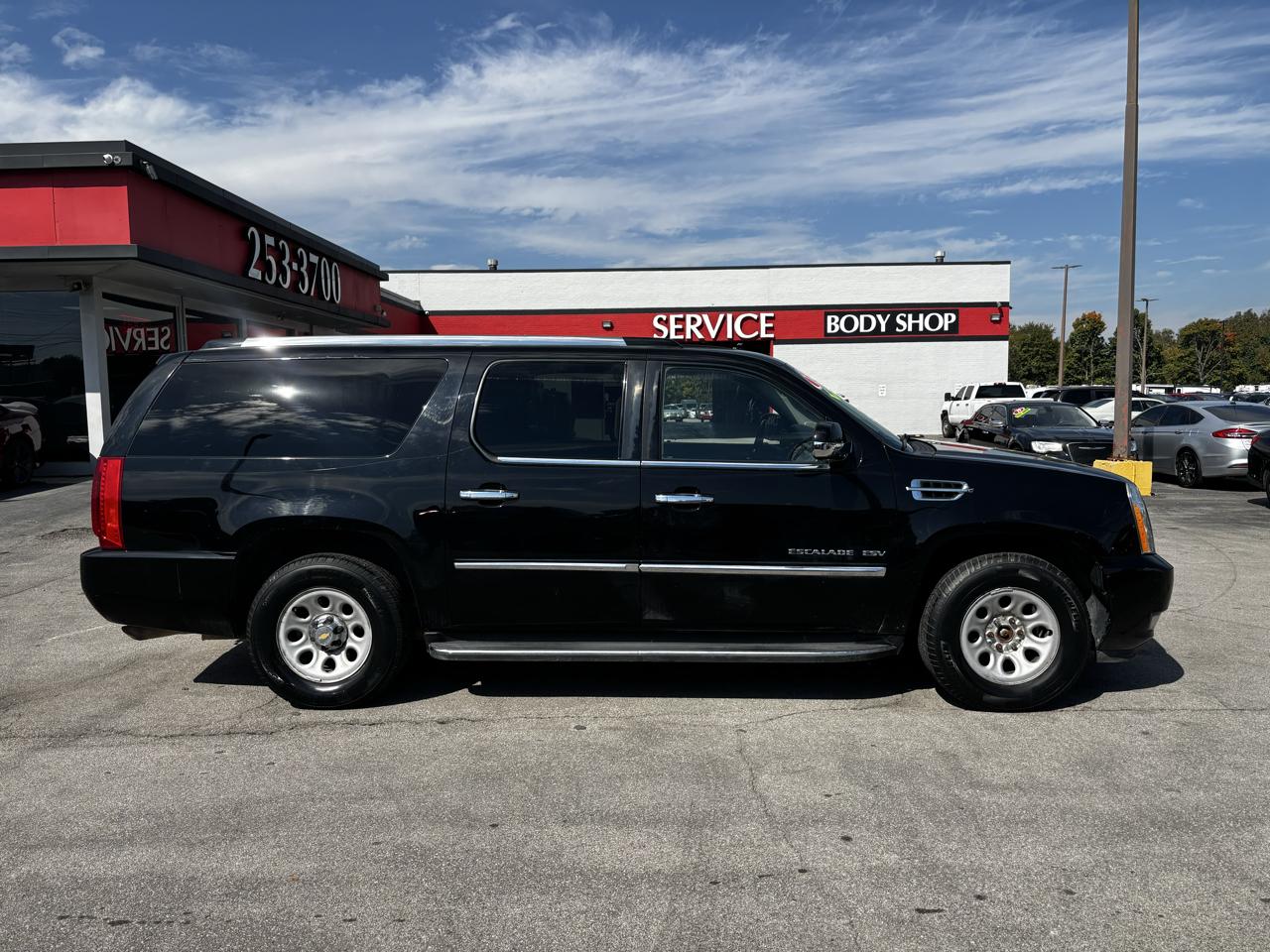 Cadillac Escalade ESV AWD 4dr Luxury 2011