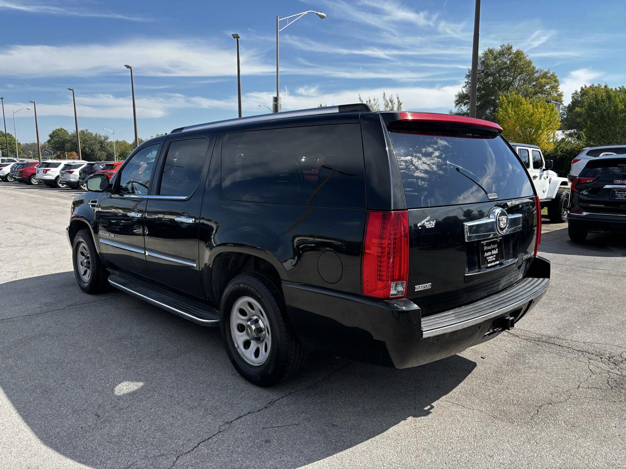 Cadillac Escalade ESV AWD 4dr Luxury 2011