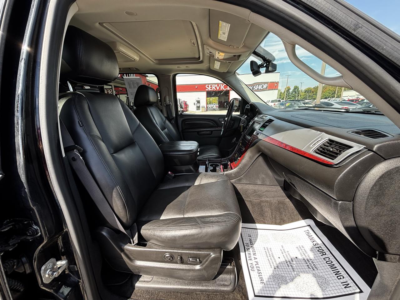 Cadillac Escalade ESV AWD 4dr Luxury 2011