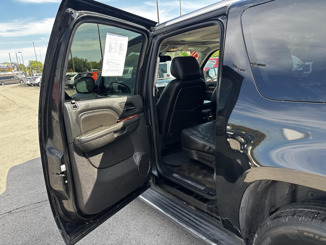 Cadillac Escalade ESV AWD 4dr Luxury 2011