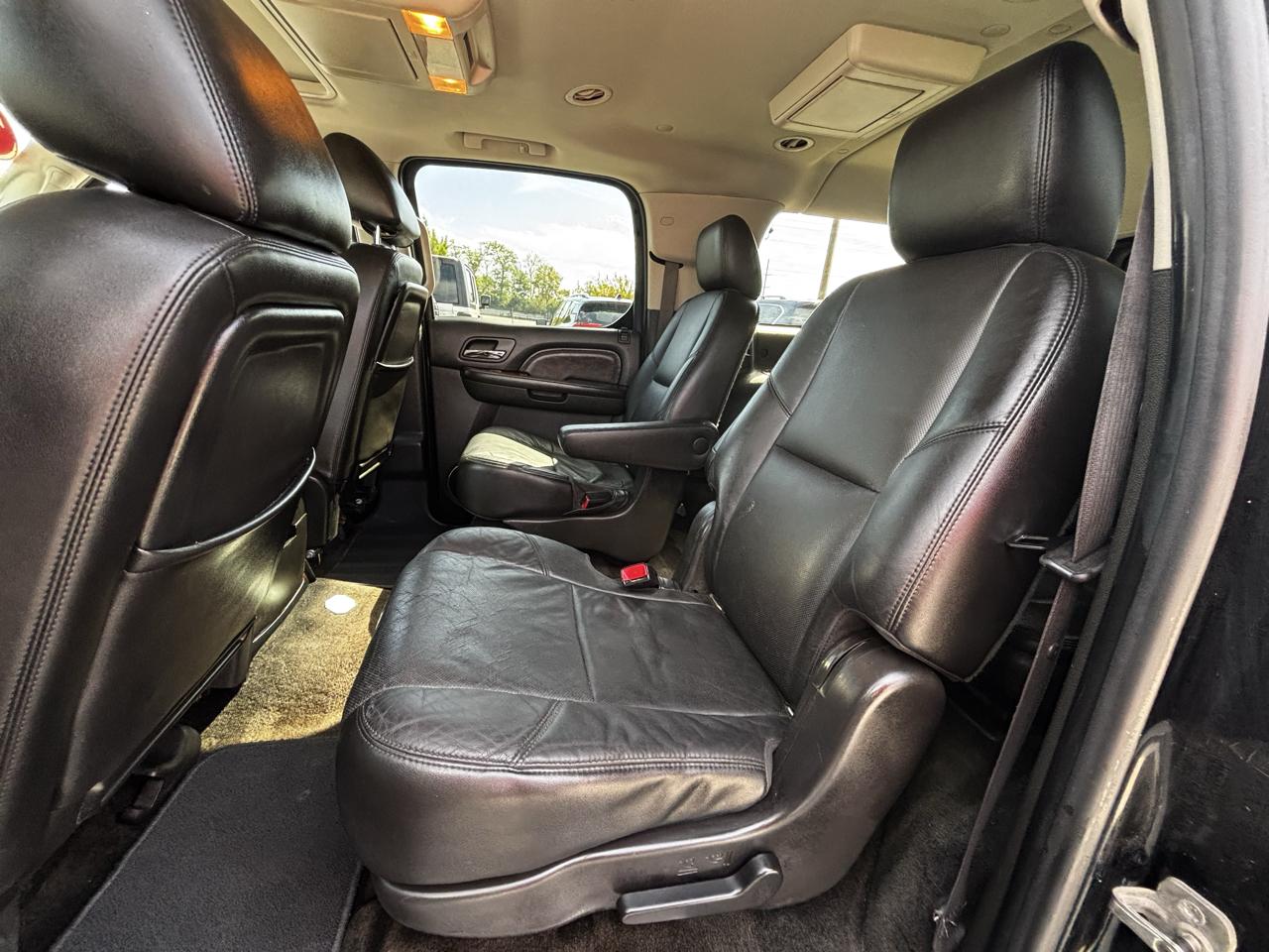 Cadillac Escalade ESV AWD 4dr Luxury 2011