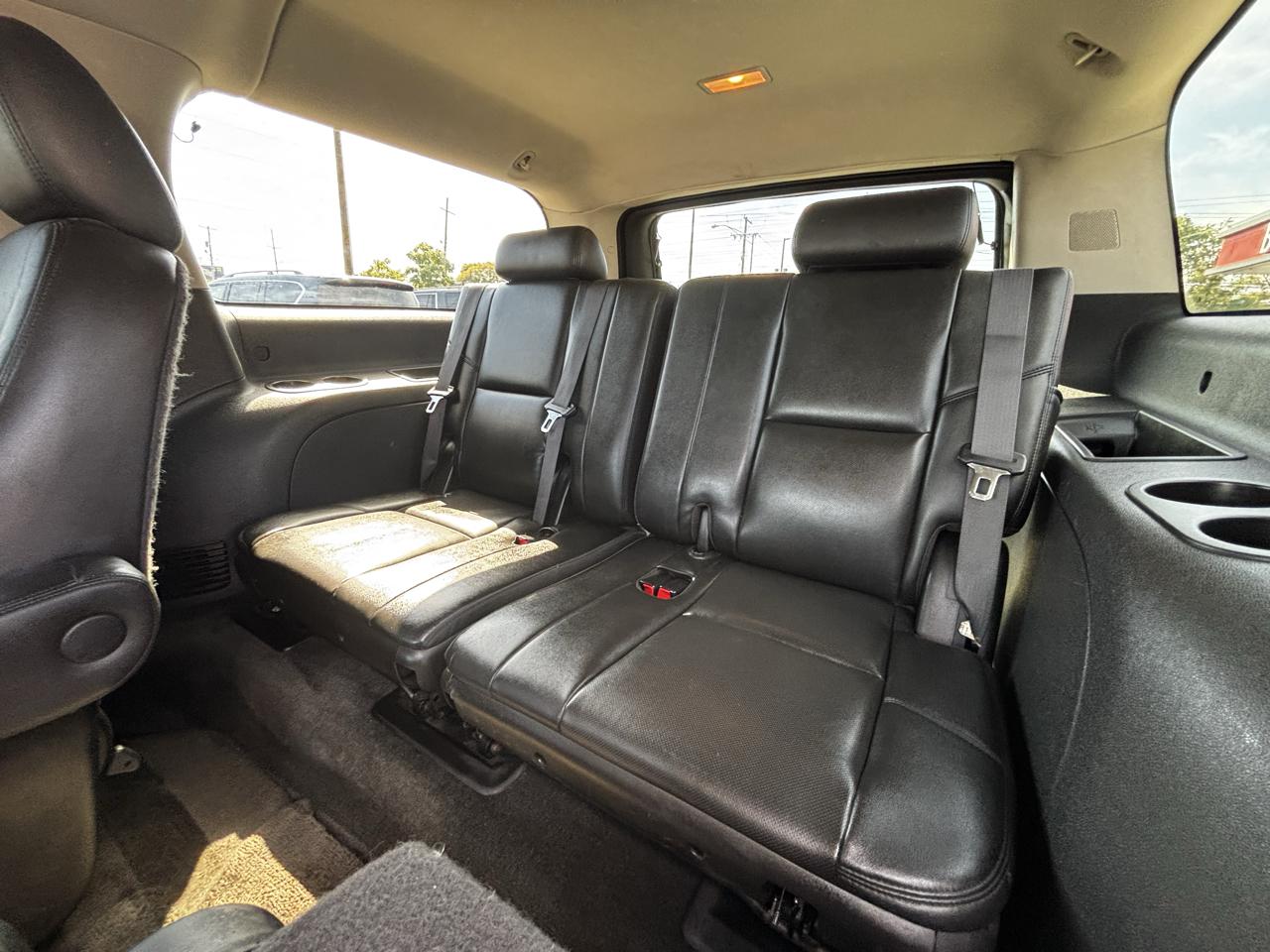 Cadillac Escalade ESV AWD 4dr Luxury 2011