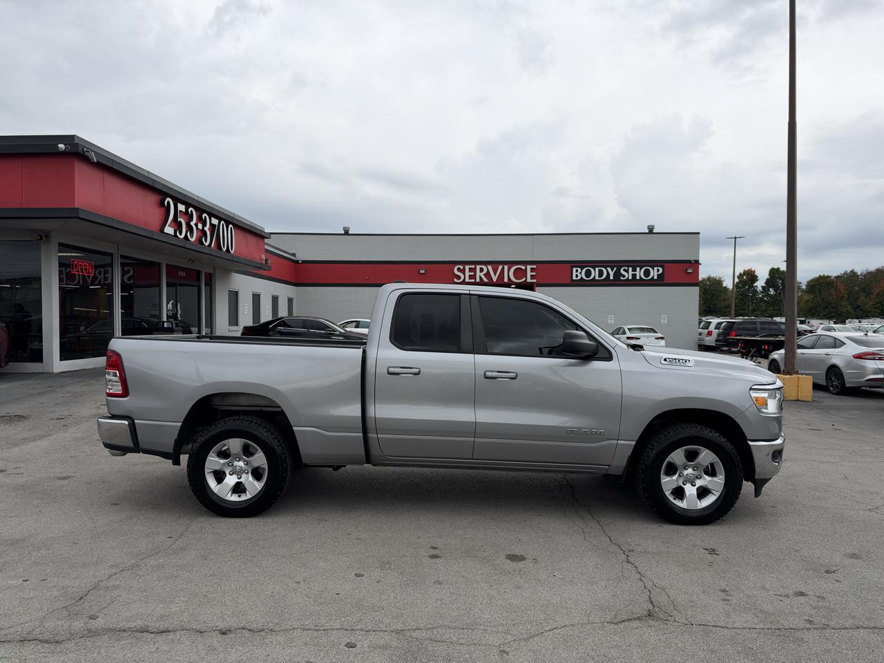 RAM 1500 Big Horn 4x4 Quad Cab 6'4" Box 2021