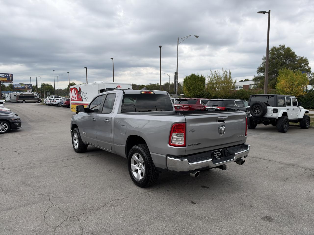 RAM 1500 Big Horn 4x4 Quad Cab 6'4" Box 2021