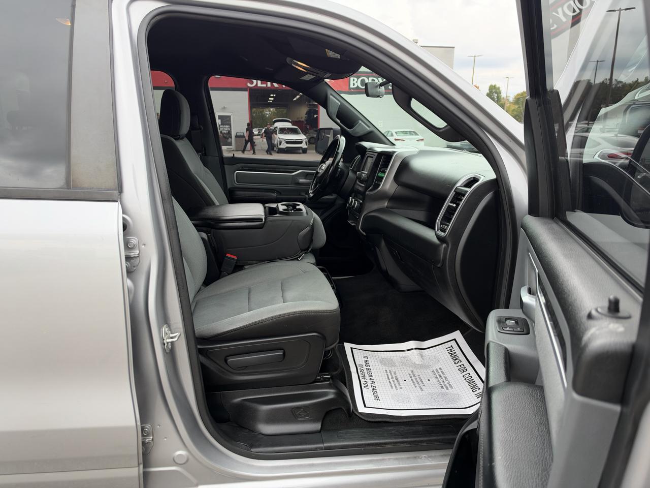 RAM 1500 Big Horn 4x4 Quad Cab 6'4" Box 2021