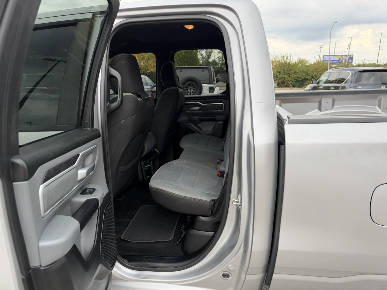 RAM 1500 Big Horn 4x4 Quad Cab 6'4" Box 2021