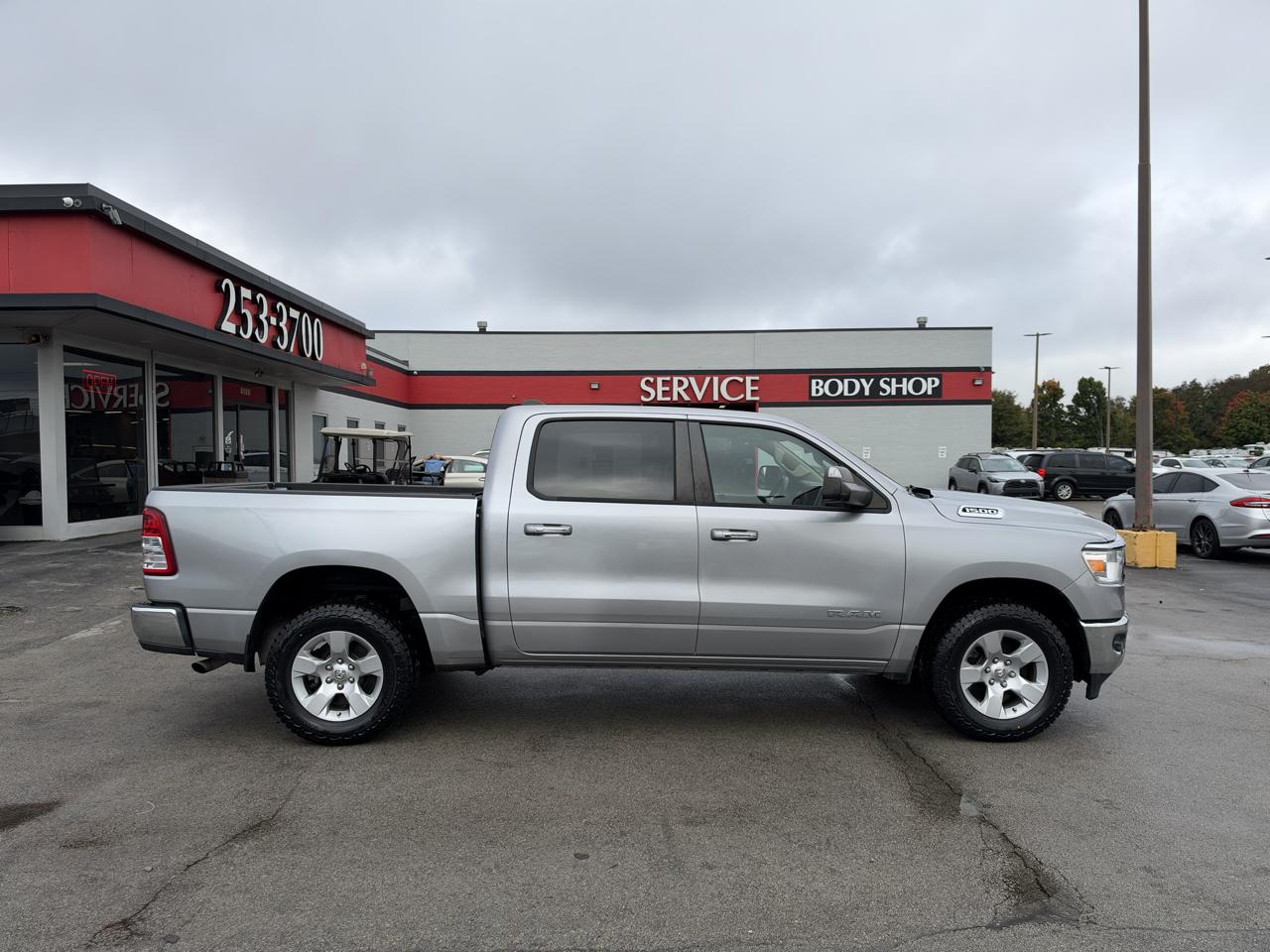 RAM 1500 Big Horn 4x4 Crew Cab 5'7" Box 2020