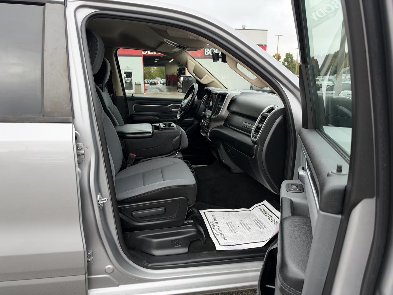RAM 1500 Big Horn 4x4 Crew Cab 5'7" Box 2020
