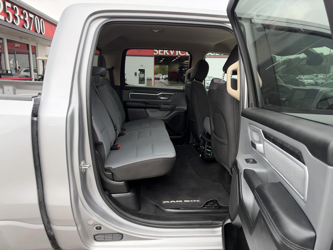 RAM 1500 Big Horn 4x4 Crew Cab 5'7" Box 2020