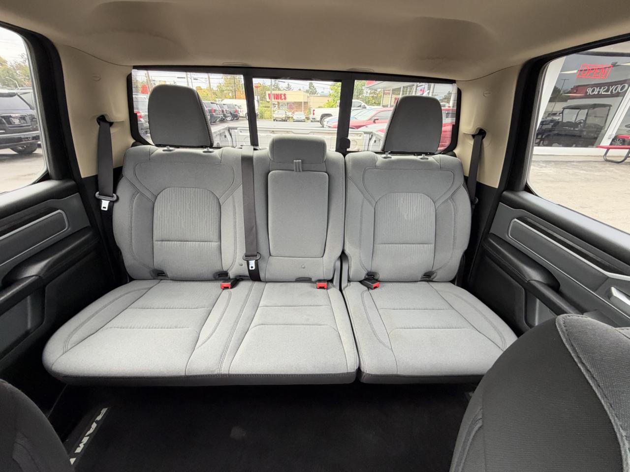 RAM 1500 Big Horn 4x4 Crew Cab 5'7" Box 2020