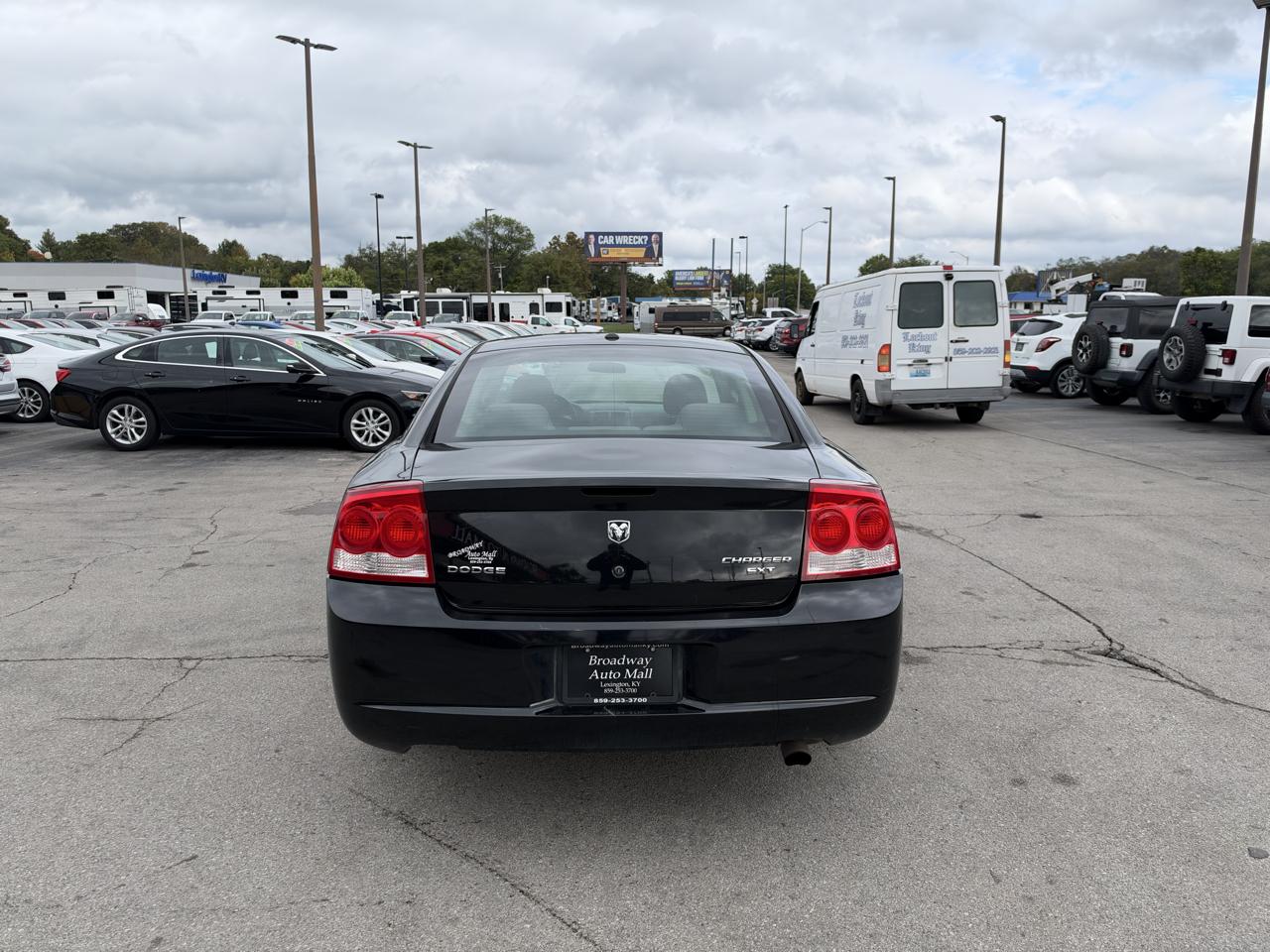 Dodge Charger 4dr Sdn SXT RWD 2010