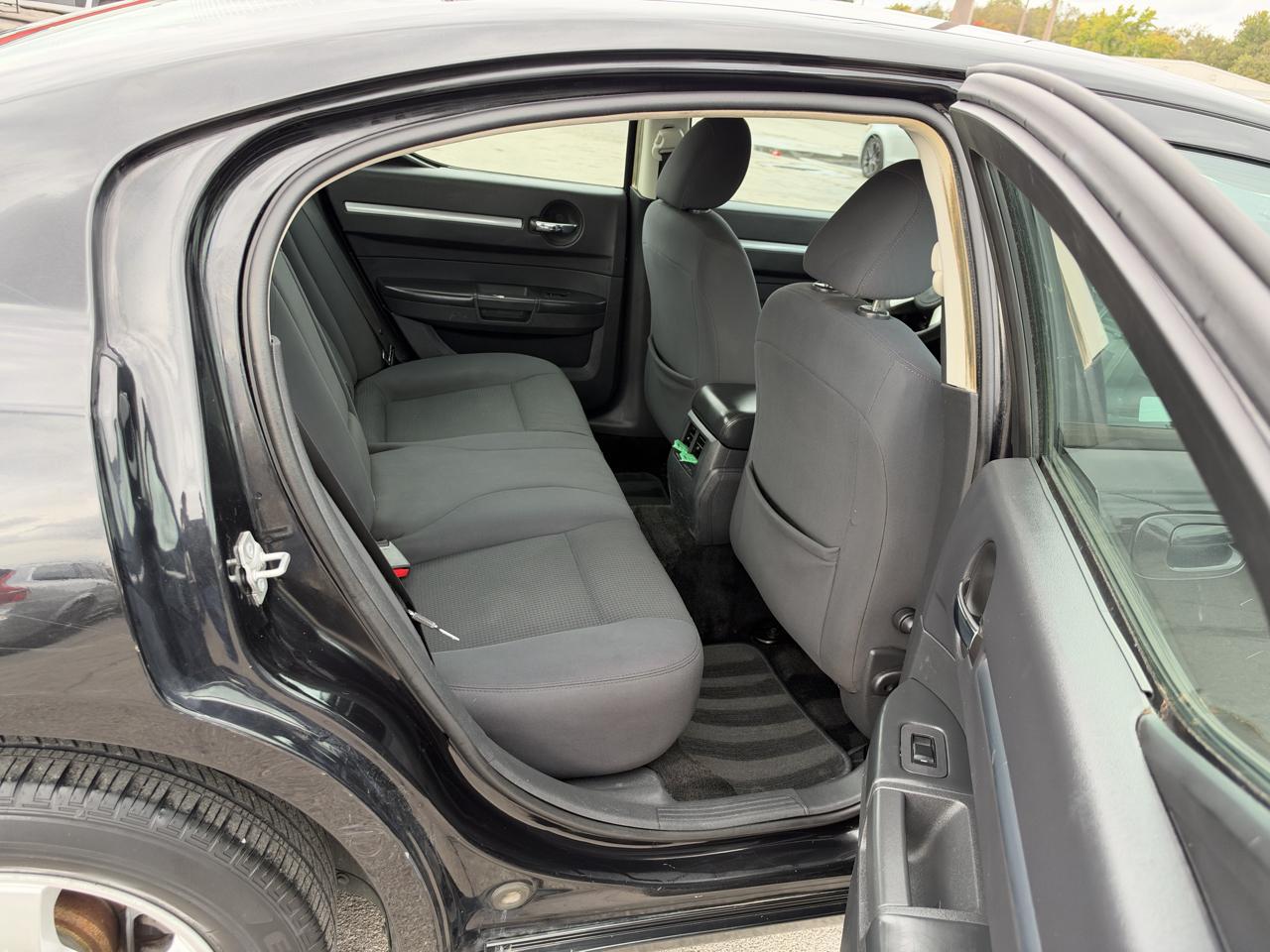 Dodge Charger 4dr Sdn SXT RWD 2010