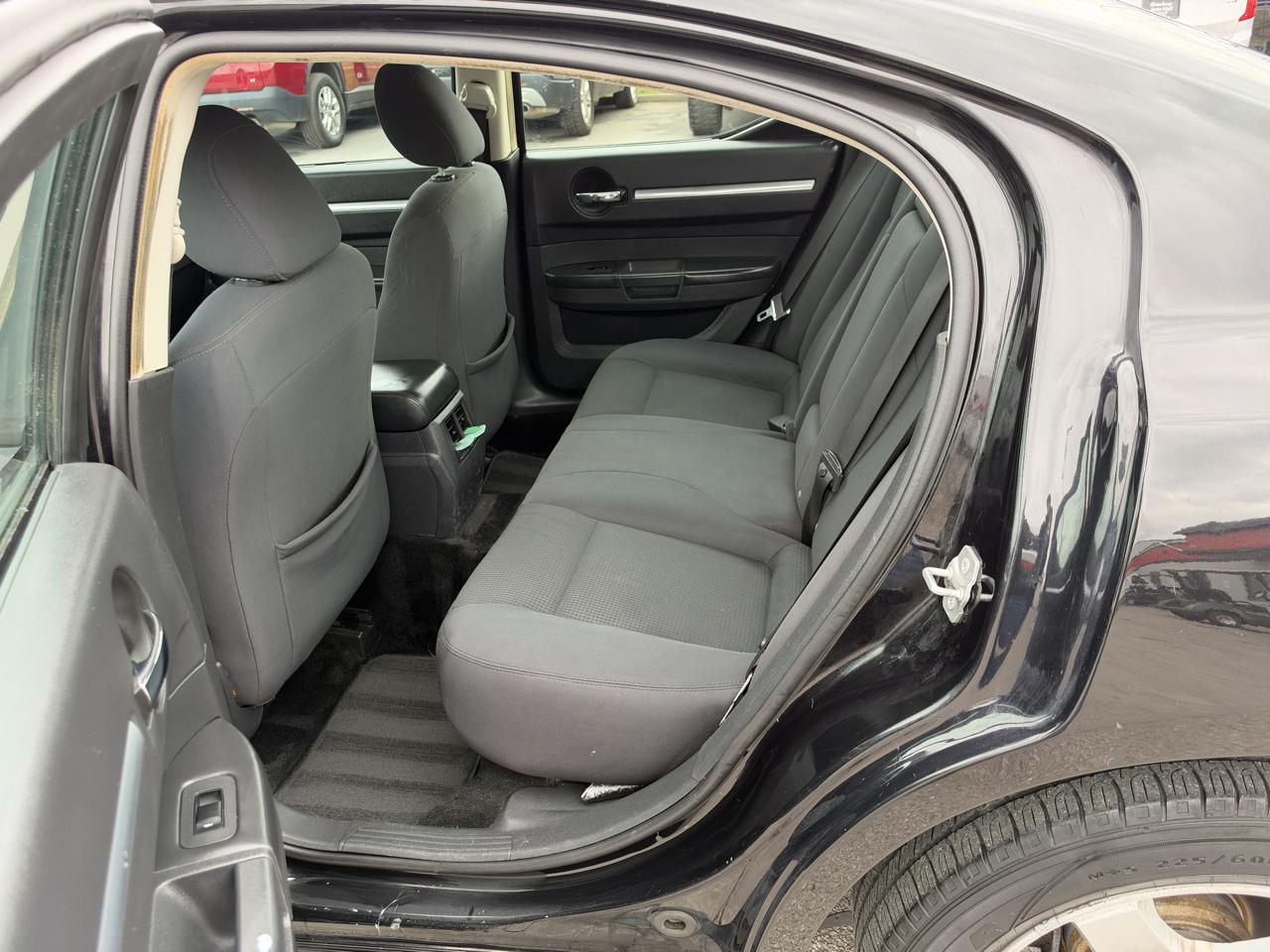 Dodge Charger 4dr Sdn SXT RWD 2010
