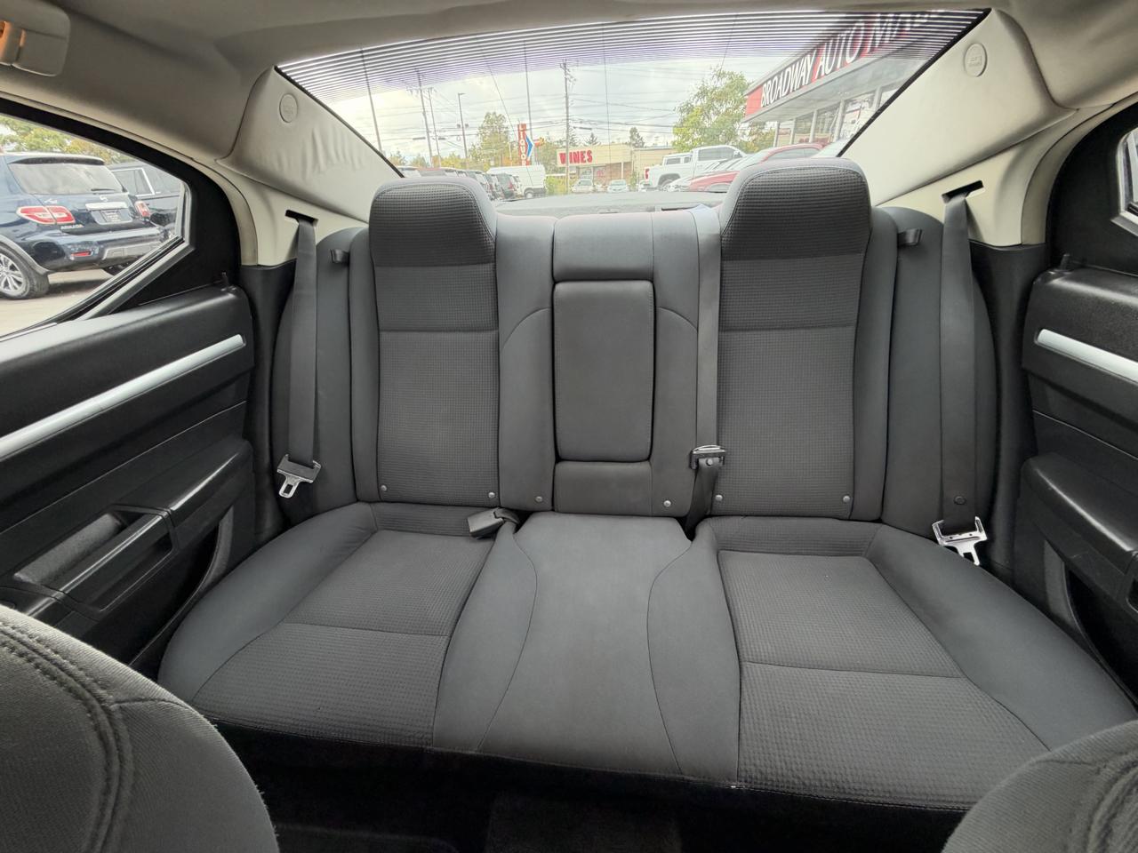 Dodge Charger 4dr Sdn SXT RWD 2010