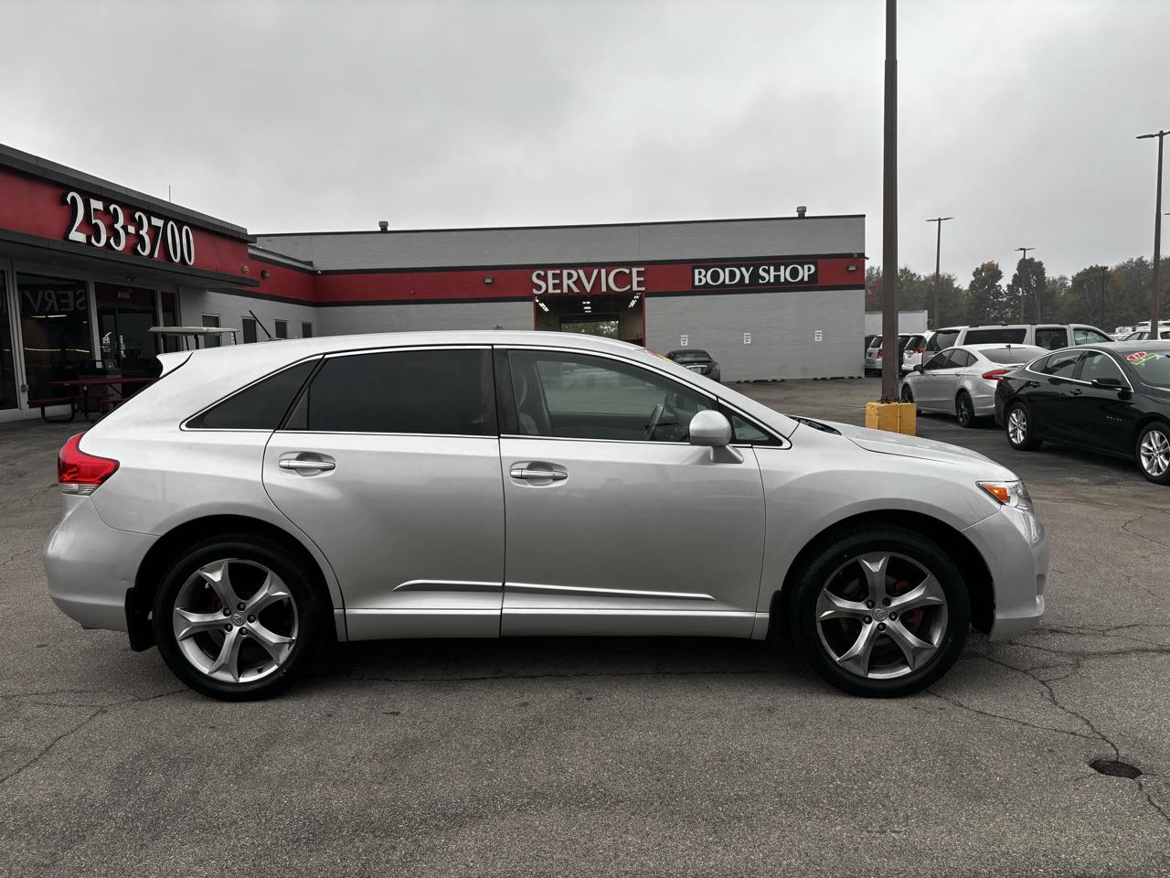 Toyota Venza 4dr Wgn V6 AWD (Natl) 2011