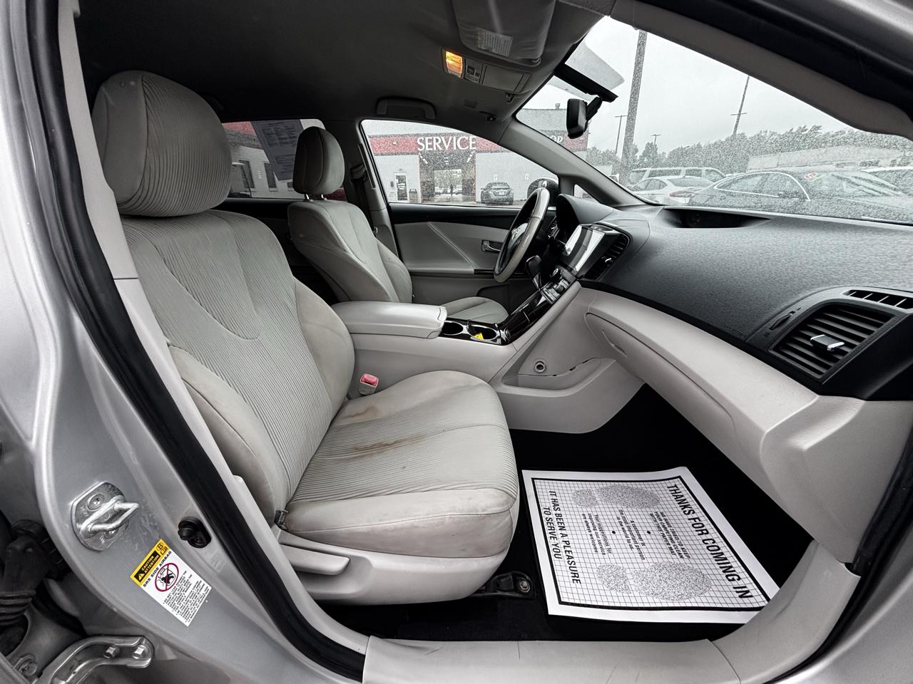 Toyota Venza 4dr Wgn V6 AWD (Natl) 2011