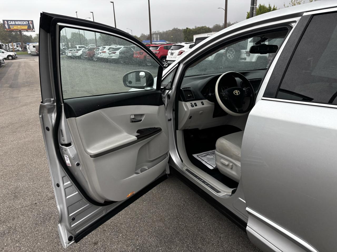 Toyota Venza 4dr Wgn V6 AWD (Natl) 2011