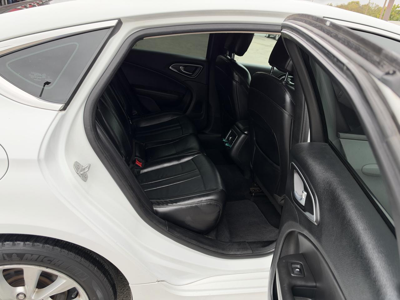 Chrysler 200 4dr Sdn C FWD 2015