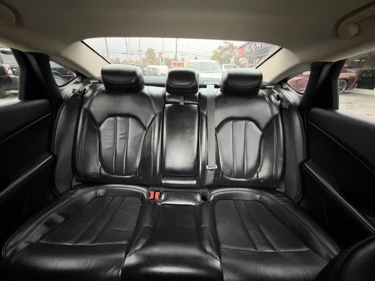Chrysler 200 4dr Sdn C FWD 2015